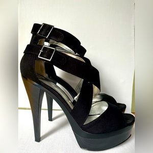 Must have! Versatile and surprisingly comfortable. 😍